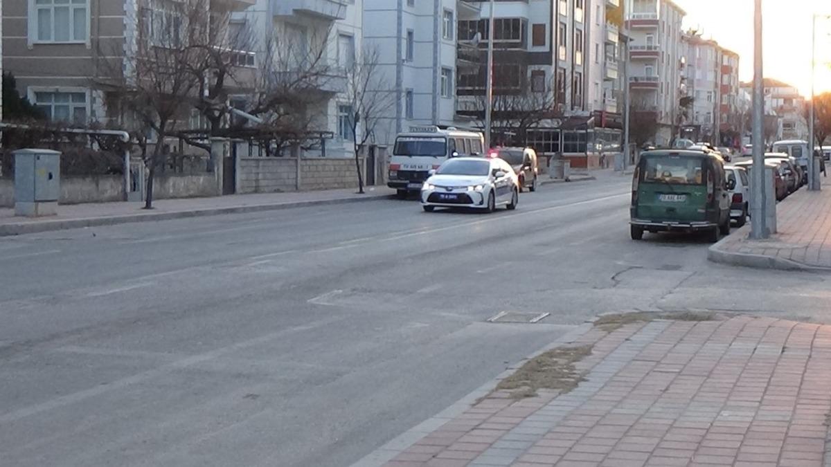 Otomobile &ccedil;arpan motosikletin s&uuml;r&uuml;c&uuml;s&uuml; metrelerce s&uuml;r&uuml;klendi