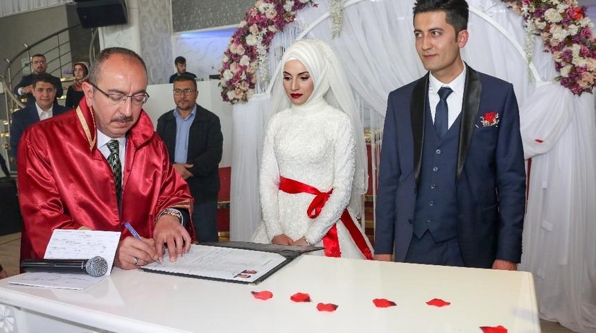 Meram&rsquo;da 2 bin 341 &ccedil;ift mutluluğa &lsquo;evet&rsquo; dedi