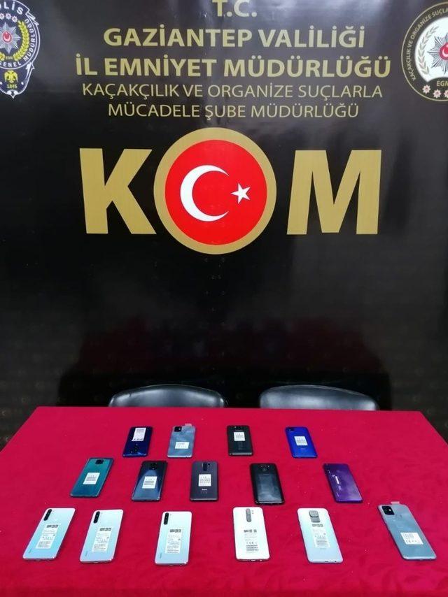 Gaziantep’te kaçak telefon ve sigara operasyonu: 3 gözaltı 1