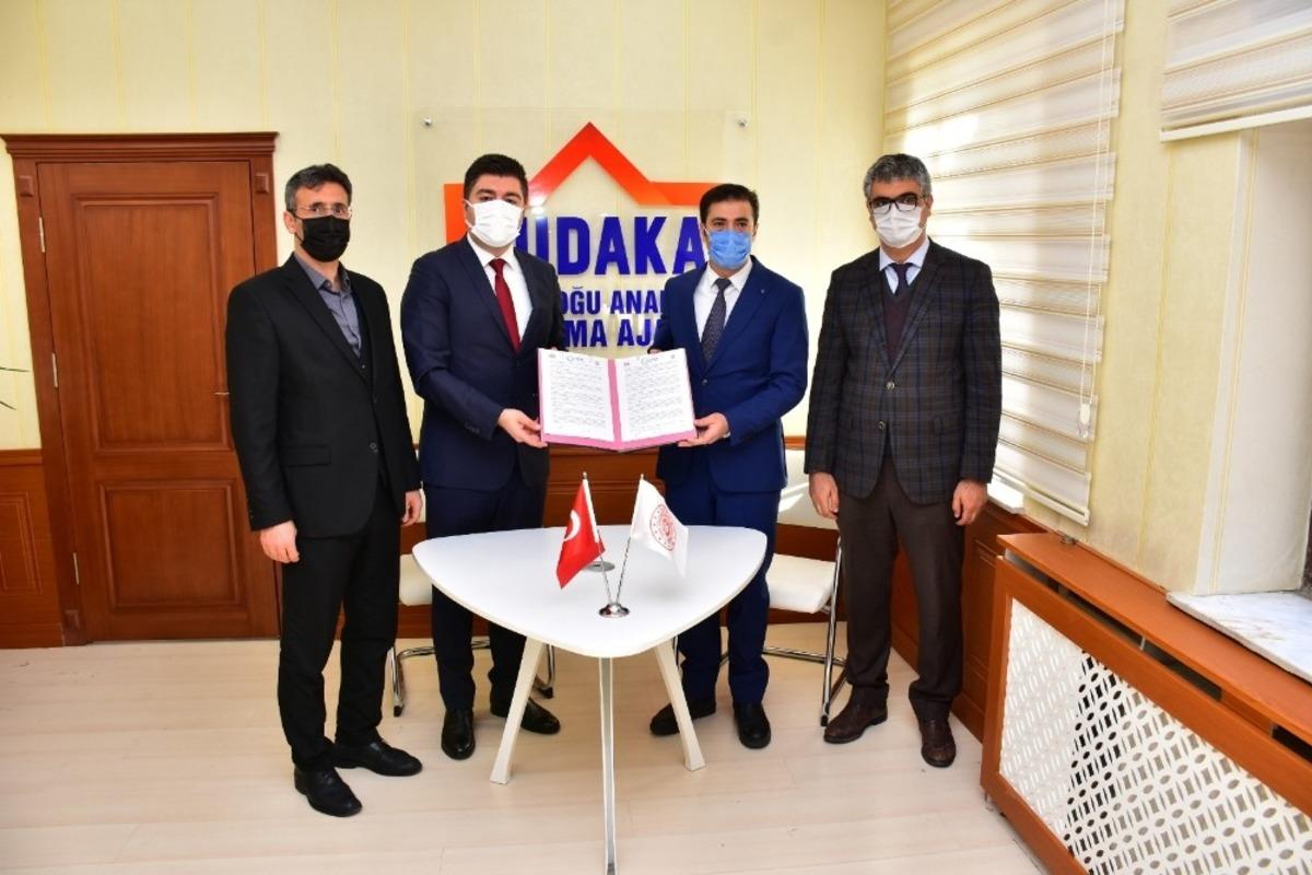 Elektrik giderlerinde y&uuml;zde 14&rsquo;l&uuml;k d&uuml;ş&uuml;ş hedefleniyor