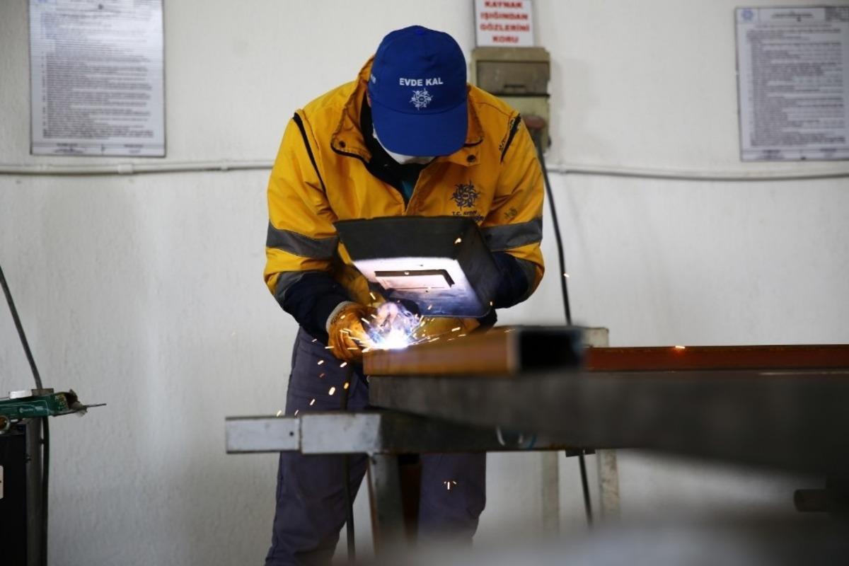 B&uuml;y&uuml;kşehir, otob&uuml;s duraklarını kendisi imal ediyor