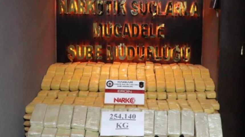 Hakkari’de 254 kilo eroin ele geçirildi