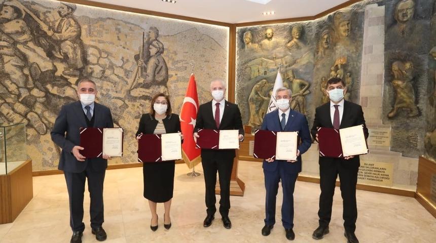 Bakan Sel&ccedil;uk&rsquo;tan Tahmazoğlu&rsquo;na teşekk&uuml;r belgesi