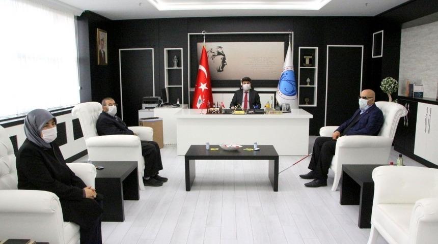 Gazi ve şehit yakınlarından Karacoşkun&rsquo;a ziyaret