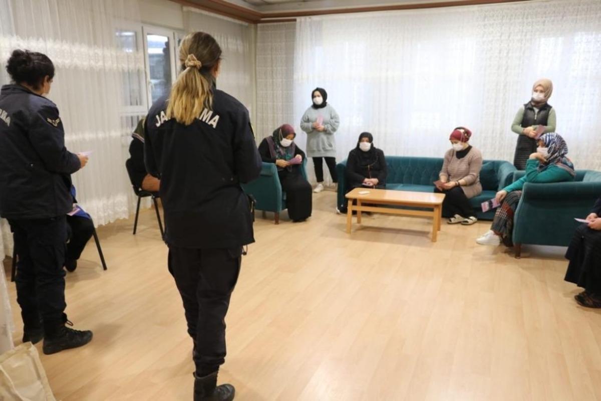 Kadınlara KADES tanıtıldı