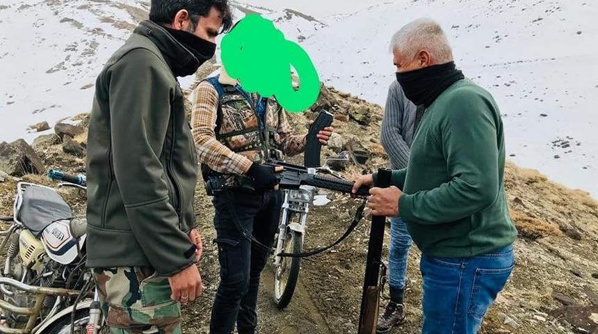 Ava &ccedil;ıkan 3 kişi yakalandı