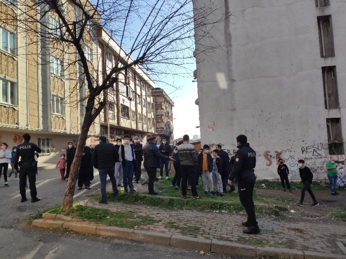 Gaziosmanpaşa&rsquo;da &ccedil;ıkan yangın korona vir&uuml;s&uuml; unutturdu