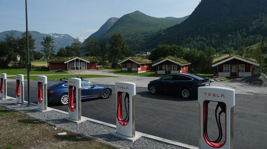 Norve&ccedil; elektrikli ara&ccedil;ların pazar payının bir yılda y&uuml;zde 50'yi ge&ccedil;tiği ilk &uuml;lke oldu