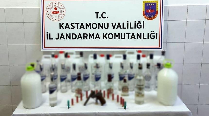 Jandarmadan ka&ccedil;ak alkol operasyonu: 1 kişi tutuklandı