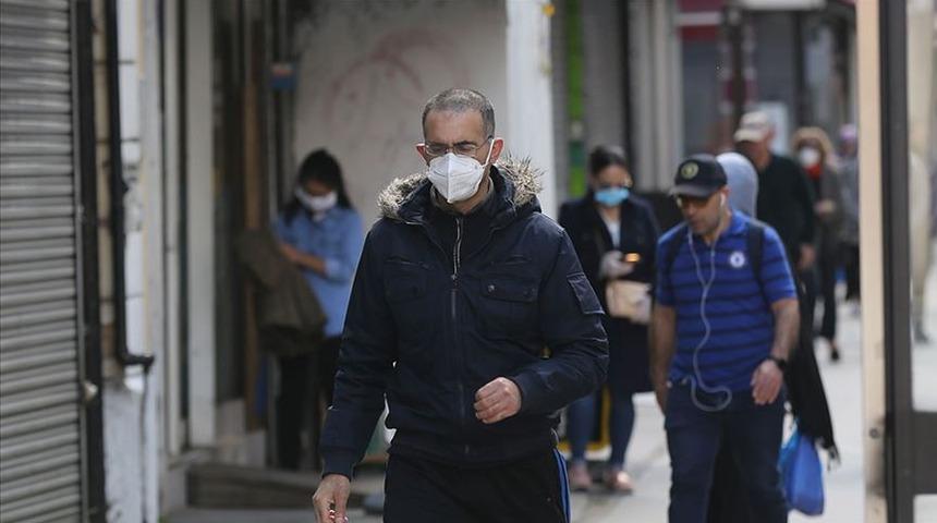 İngiltere'de günlük Kovid-19 vaka sayısı ilk kez 60 bini geçti