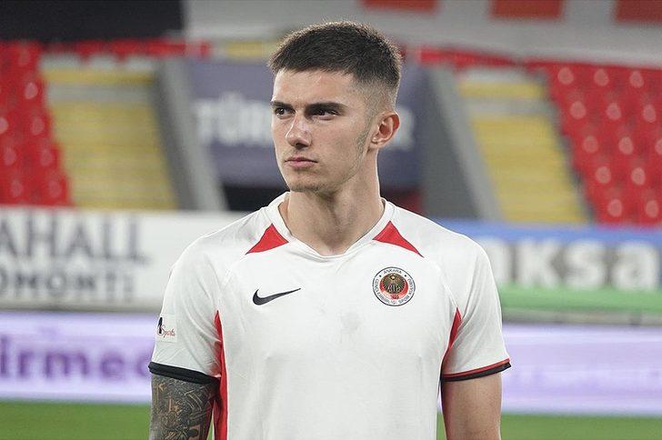 Trabzonspor, Berat Özdemir transferini KAP'a bildirdi