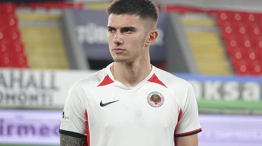 Trabzonspor, Berat Özdemir transferini KAP'a bildirdi