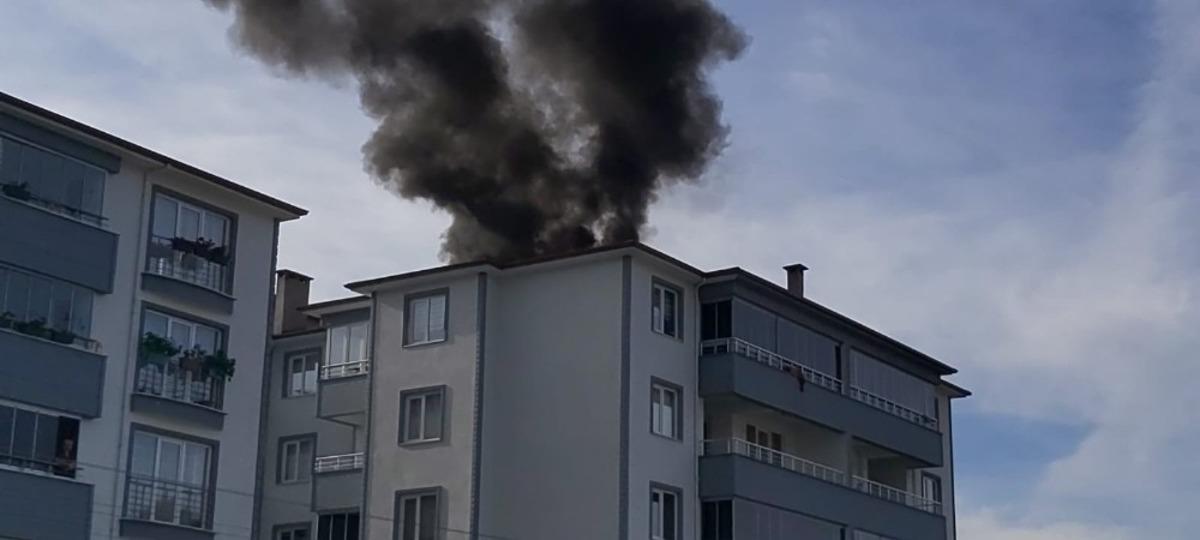 Baca yangını t&uuml;m &ccedil;atıyı sardı