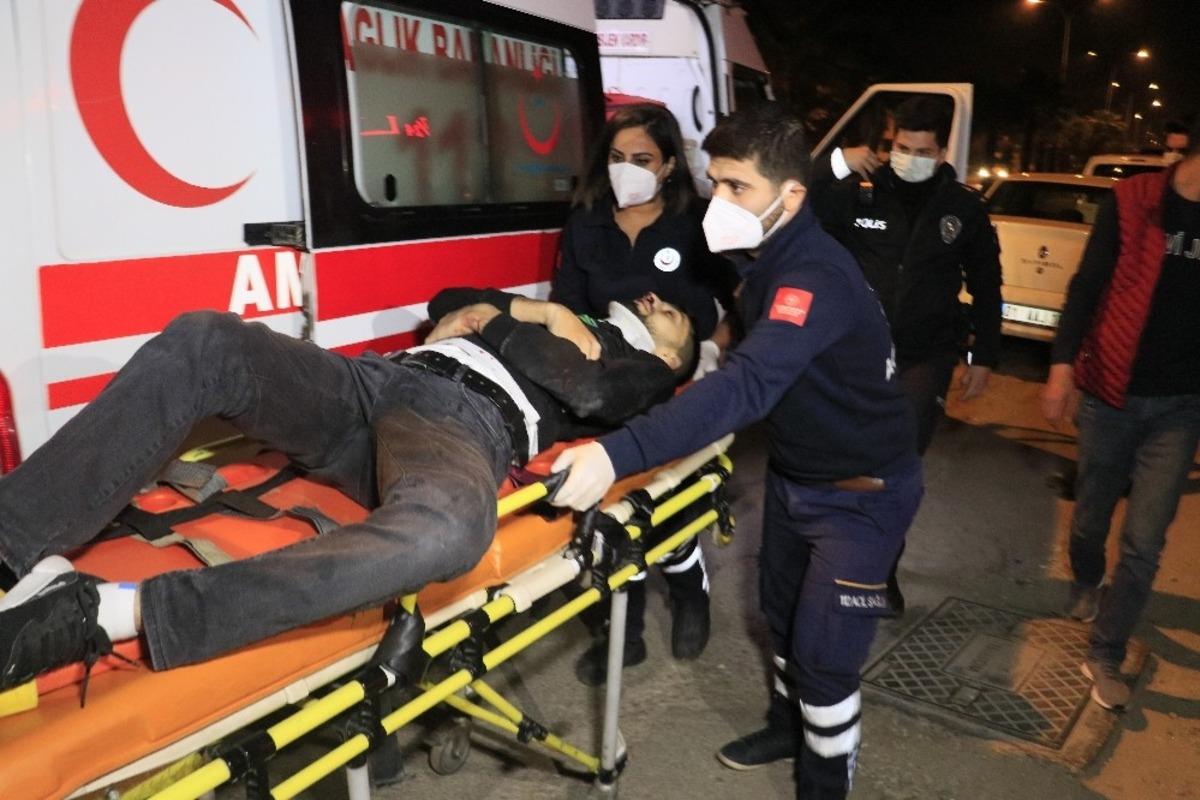 Kaldırıma &ccedil;arpan otomobil s&uuml;r&uuml;c&uuml;s&uuml; ağır yaralandı