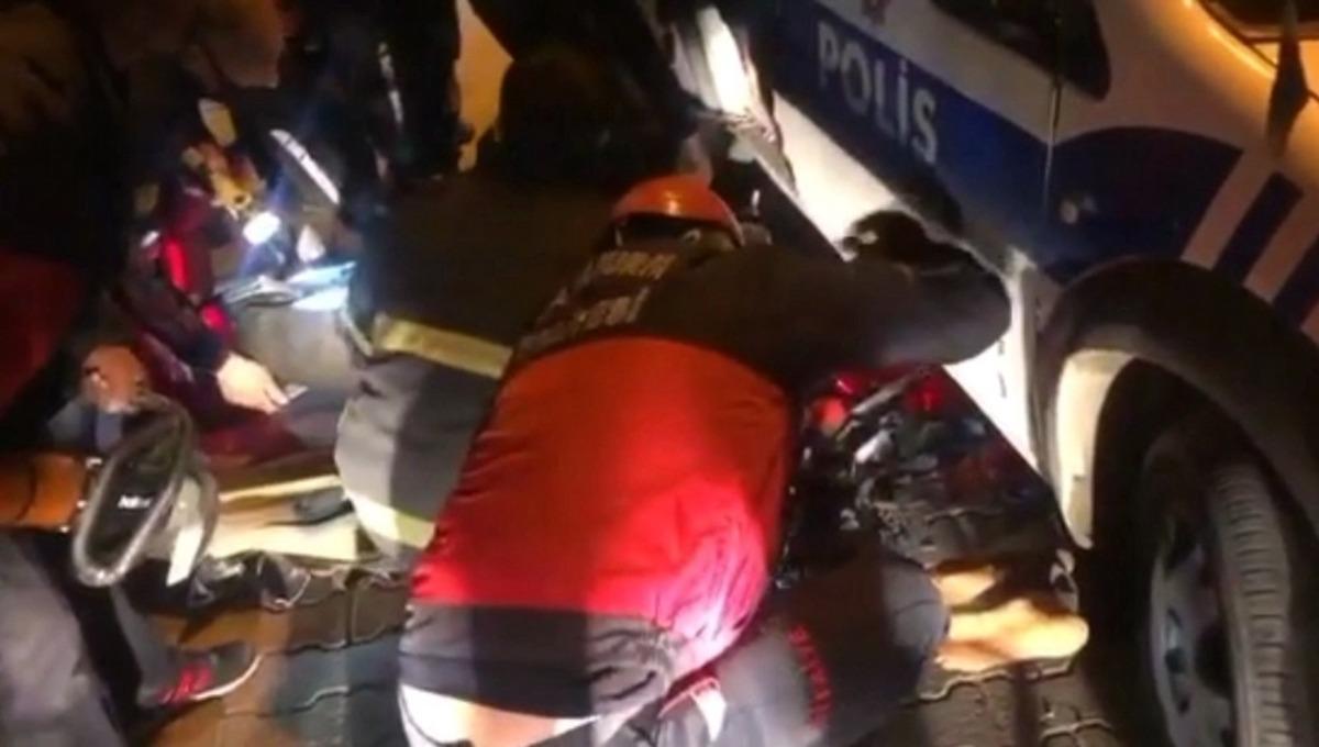 Motosiklet ile polis aracı &ccedil;arpıştı: 1 yaralı