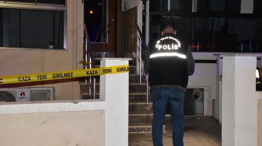 İzmir'de 4'&uuml;nc&uuml; kattan d&uuml;şen talihsiz kadın hayatını kaybetti
