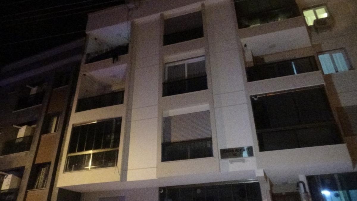 İzmir&rsquo;de 4. kattan d&uuml;şen kadın hayatını kaybetti