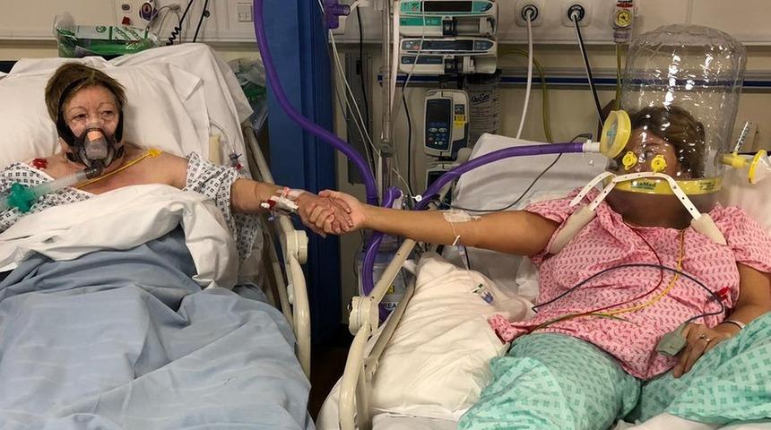 Covid ile m&uuml;cadele eden kadın, yanındaki yatakta yatan annesinin &ouml;l&uuml;m&uuml;n&uuml; izledi