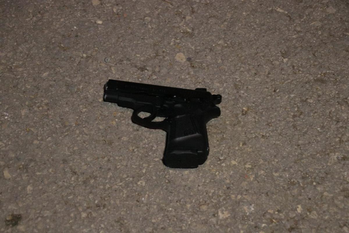 Seyir halindeyken otomobilinden havaya ateş a&ccedil;an kişi kıskıvrak yakalandı
