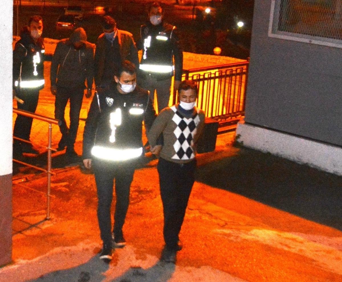 Midilli&rsquo;ye ka&ccedil;mak isteyen m&uuml;lteci ve organizat&ouml;rlere ormanda operasyon