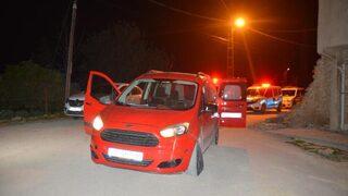 50 kilometrelik kovalamacanın ardından lastiği patlayınca çaldığı aracı bırakıp kaçtı