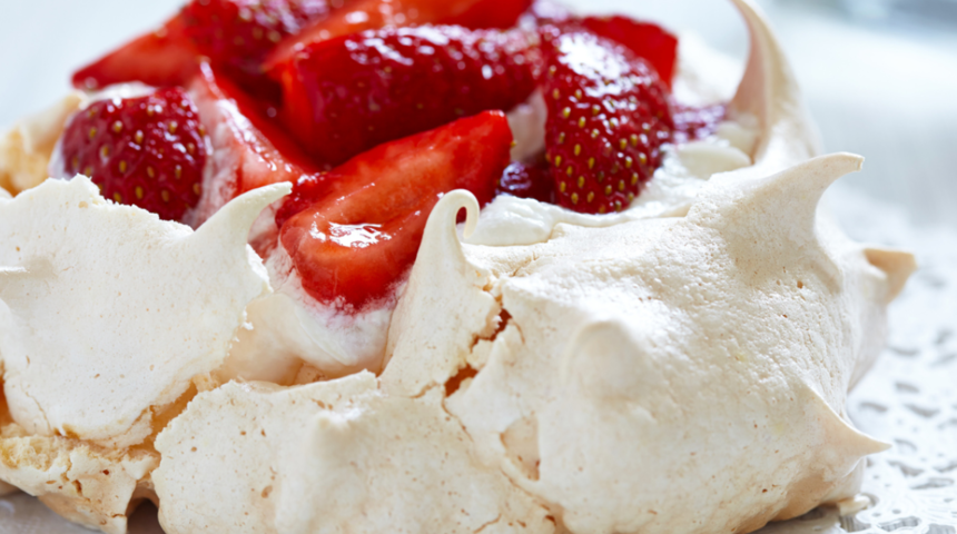 Püf noktasını dünyaca ünlü şef verdi! Son zamanların eşsiz lezzeti pavlovayı bir de böyle deneyin