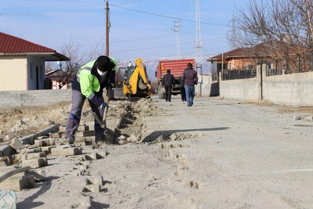 Erzincan’da yol bakım ve onarım çalışmaları devam ediyor