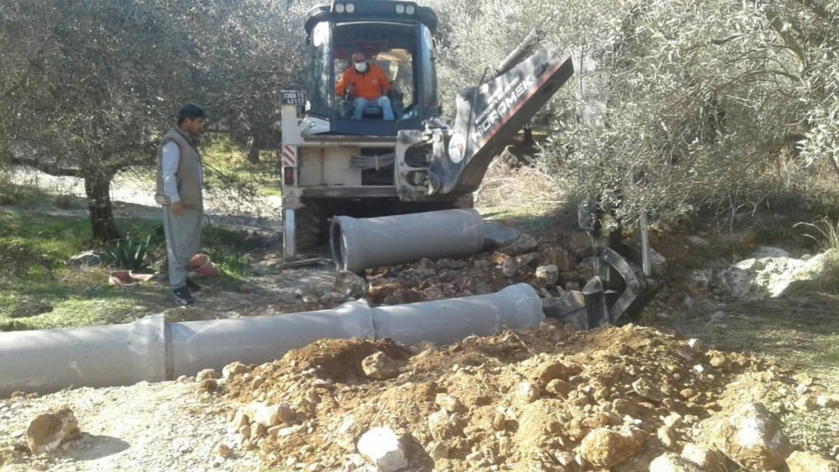 Tarsus&rsquo;ta b&uuml;z boru d&ouml;şeme &ccedil;alışmaları