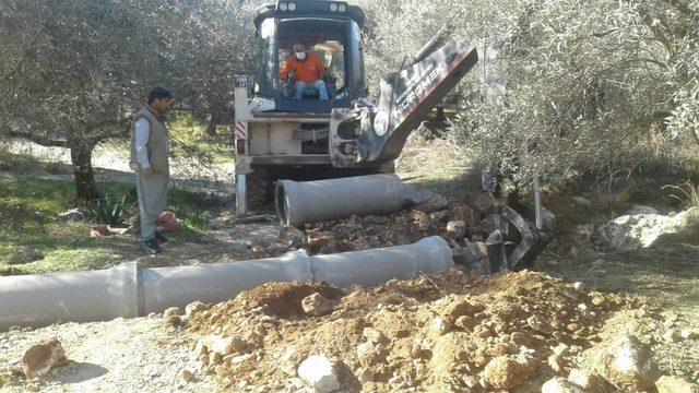 Tarsus’ta büz boru döşeme çalışmaları