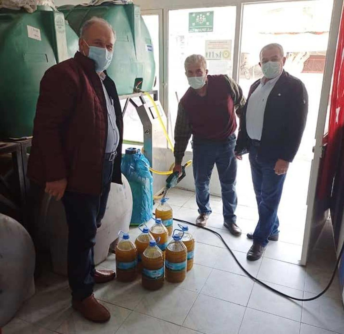 Kooperatif ortaklarına ilk kez kar payı olarak zeytinyağı dağıtıldı