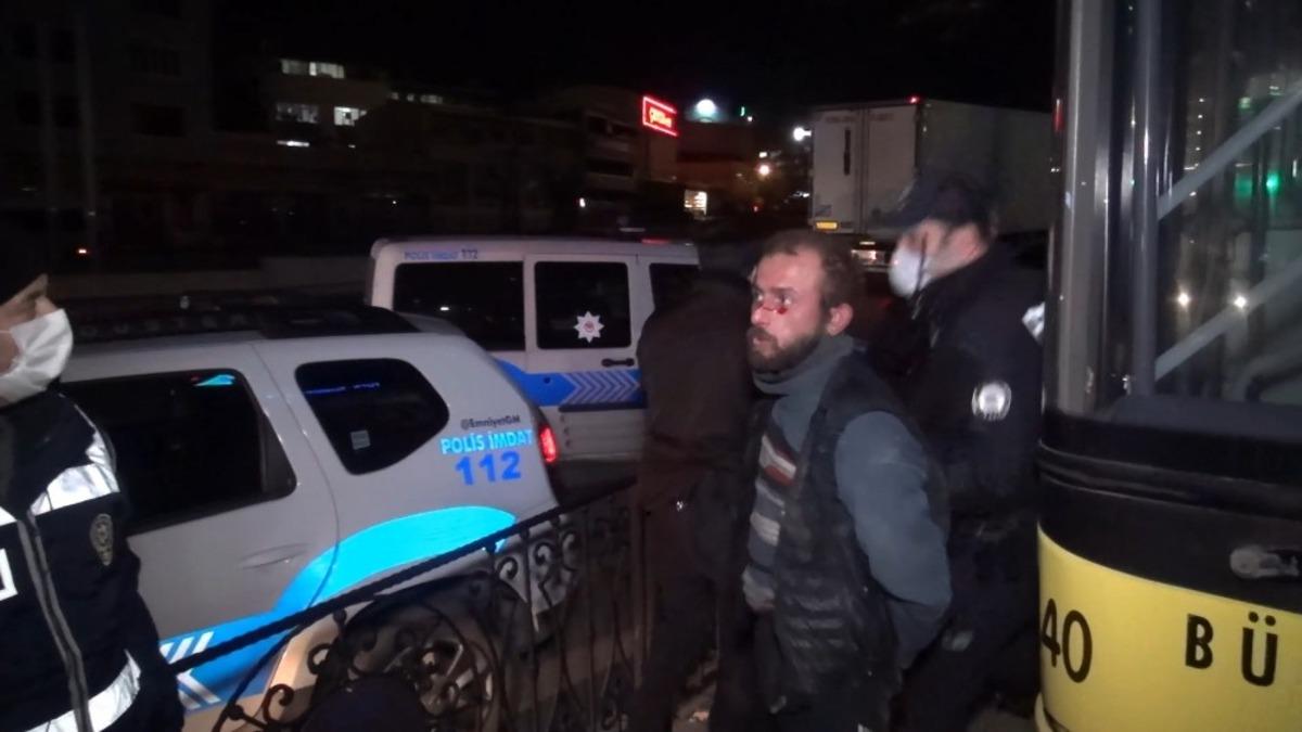 Bursa&rsquo;da kontrol noktasındaki polise bı&ccedil;akla saldırdı