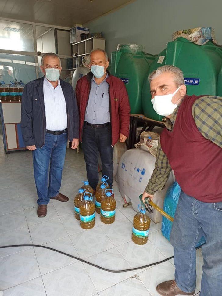 Kooperatif ortaklarına ilk kez kar payı olarak zeytinyağı dağıtıldı G3