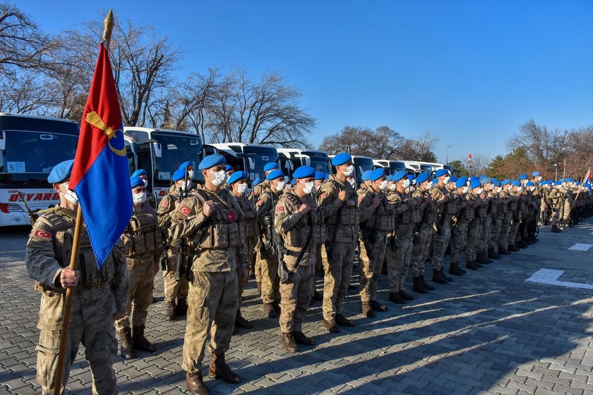 Diyarbakır'da 258 Mehmet&ccedil;ik Suriye'ye uğurlandı