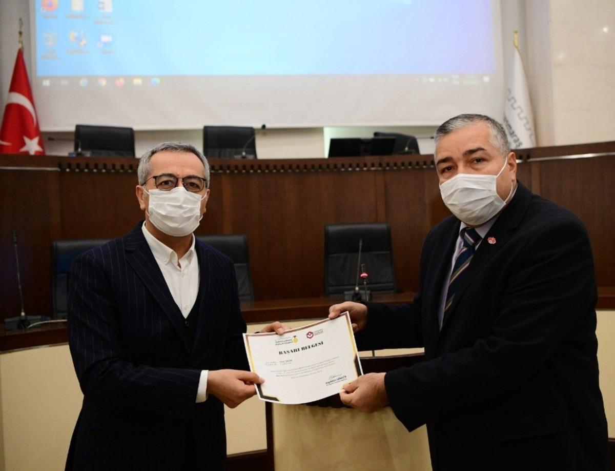 B&uuml;y&uuml;kşehir Akademi ilk mezunlarını verdi