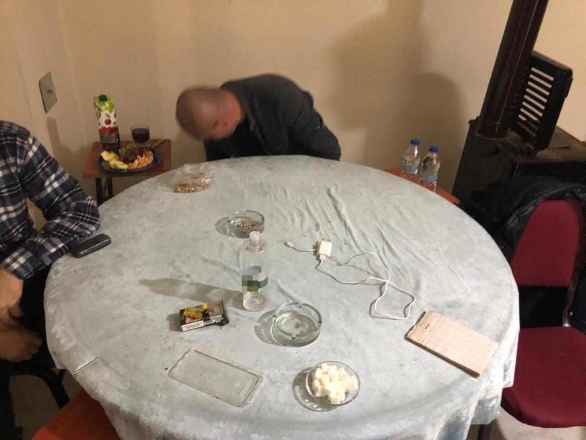 Evde kumar oynayan 13 kişiye ceza yağdı