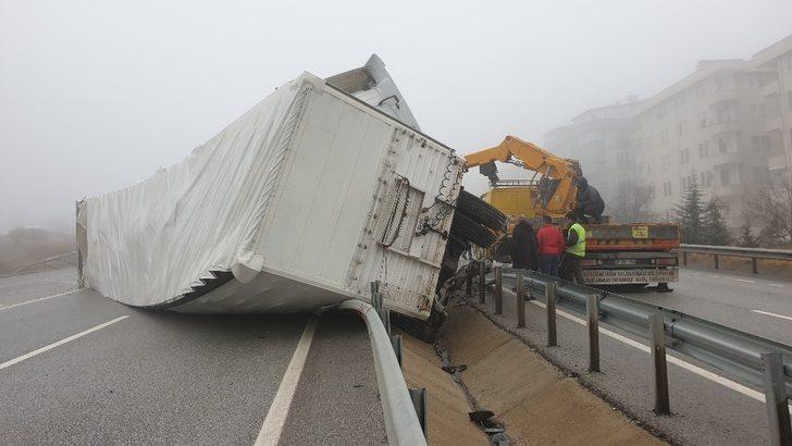 Kastamonu’da yoğun sis zincirleme trafik kazasına sebep oldu: 3 yaralı G2