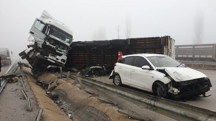 Kastamonu’da yoğun sis zincirleme trafik kazasına sebep oldu: 3 yaralı G3