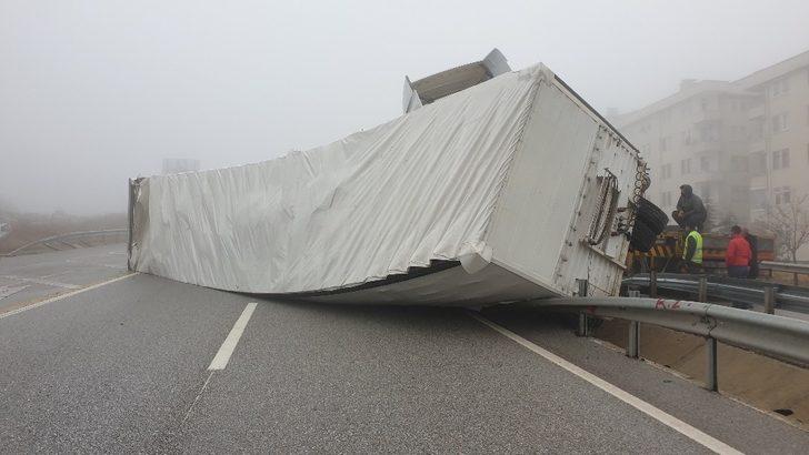 Kastamonu’da yoğun sis zincirleme trafik kazasına sebep oldu: 3 yaralı G4