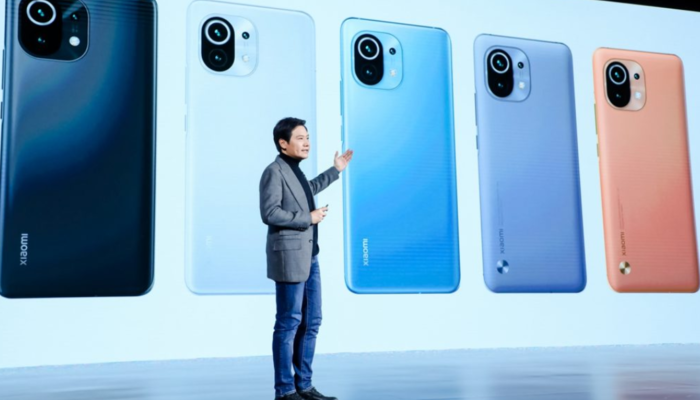 Xiaomi CEO'su Lei Jun 1.500 dolarlık bir telefon için nabız yokladı