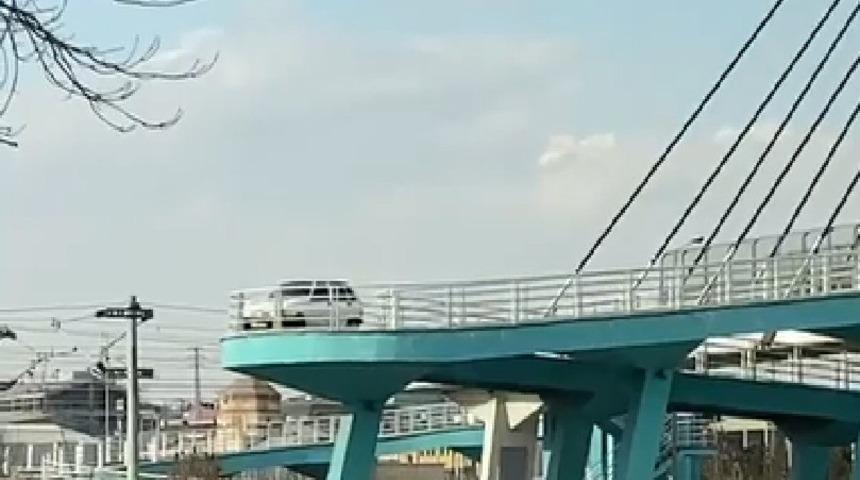 Yaya k&ouml;pr&uuml;s&uuml;nden ge&ccedil;meye &ccedil;alışan s&uuml;r&uuml;c&uuml;ye ceza