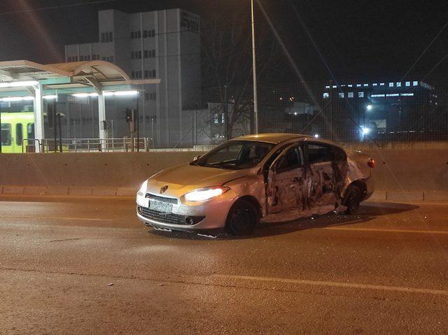 Bursa’da makas atan otomobil metro istasyonuna çarptı