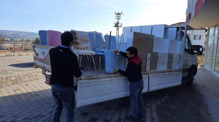 Selendi’de kimsesiz çocuklara çalışma masası desteği
