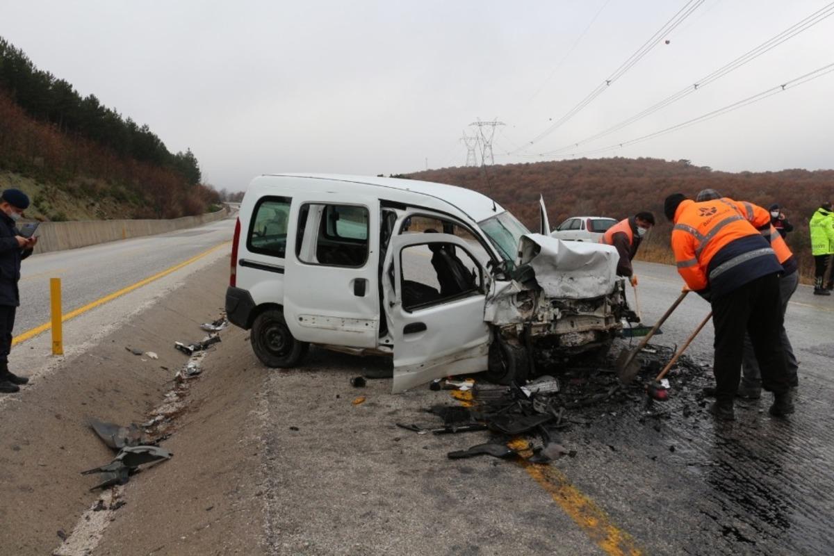 &Ccedil;ankırı&rsquo;da trafik kazası: 2 &ouml;l&uuml;, 4 yaralı
