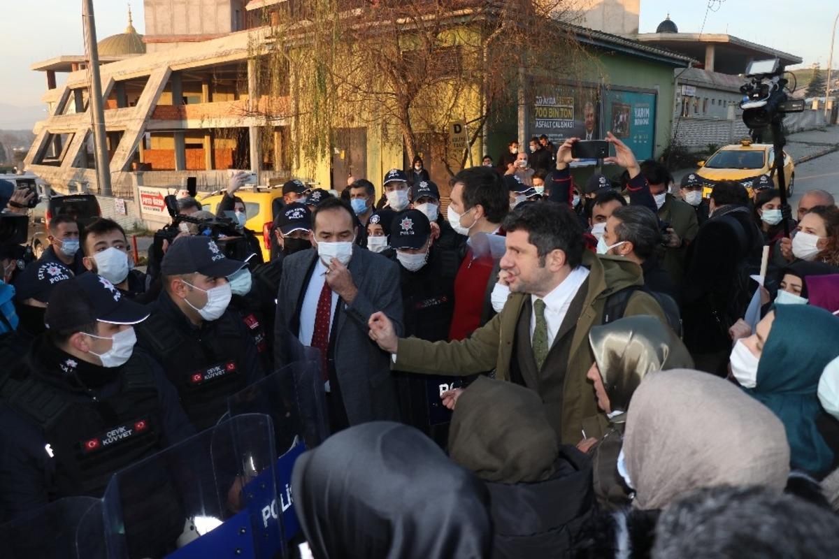 Salon yetersiz kalınca Havai fişek fabrikası davası ertelendi