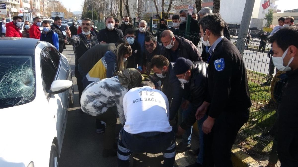 Eski belediye başkanının aracı yayaya &ccedil;arptı: 1 yaralı
