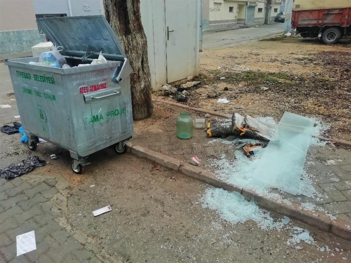 Duyarsız vatandaşlara &ccedil;&ouml;p konteynırı da &ccedil;are olmadı