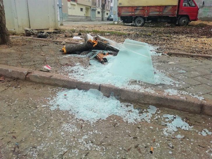 Duyarsız vatandaşlara çöp konteynırı da çare olmadı G3