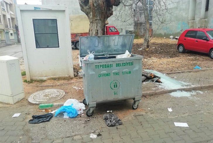 Duyarsız vatandaşlara çöp konteynırı da çare olmadı G4