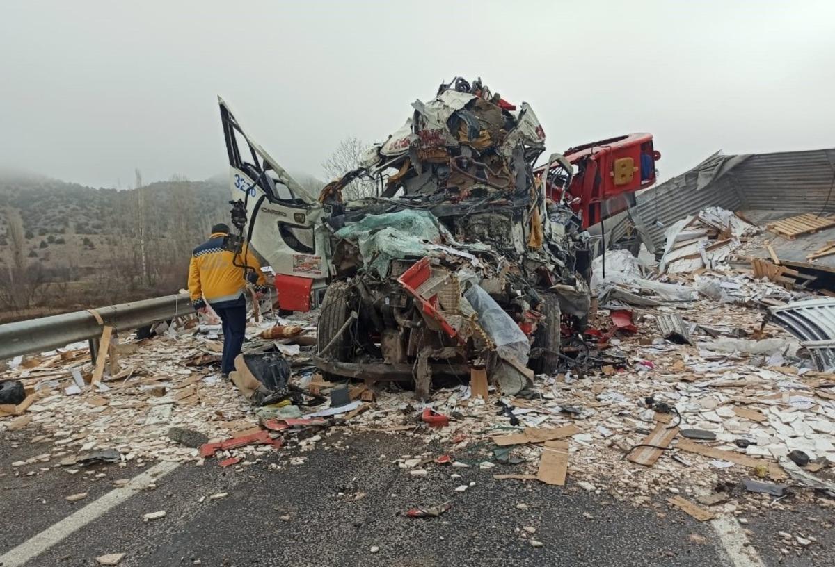 Yozgat&rsquo;ta trafik kazası: 3 &ouml;l&uuml;
