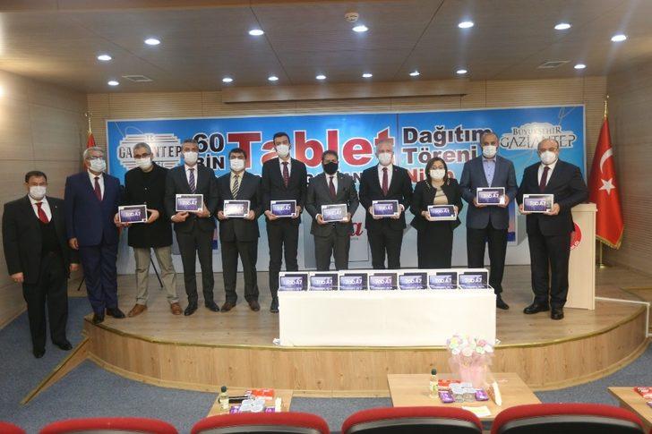 Büyükşehir tabletleri öğrencilerle buluşuyor G4